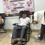 दिशोम गुरु शिबू सोरेन की पुण्यतिथि पर समाहरणालय में रक्तदान शिविर, 25 से अधिक लोगों ने किया रक्तदान