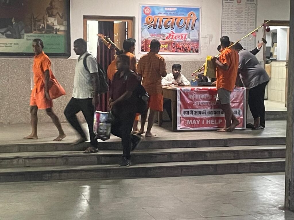 श्रावणी मेला में श्रद्धालुओं की सुविधा के लिए धनबाद मंडल का विशेष सहायता अभियान