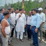 विधायक राज सिन्हा ने भू-धंसान प्रभावित केंदुआडीह सड़क का लिया जायजा, दुर्गापूजा तक आवागमन शुरू होने की उम्मीद