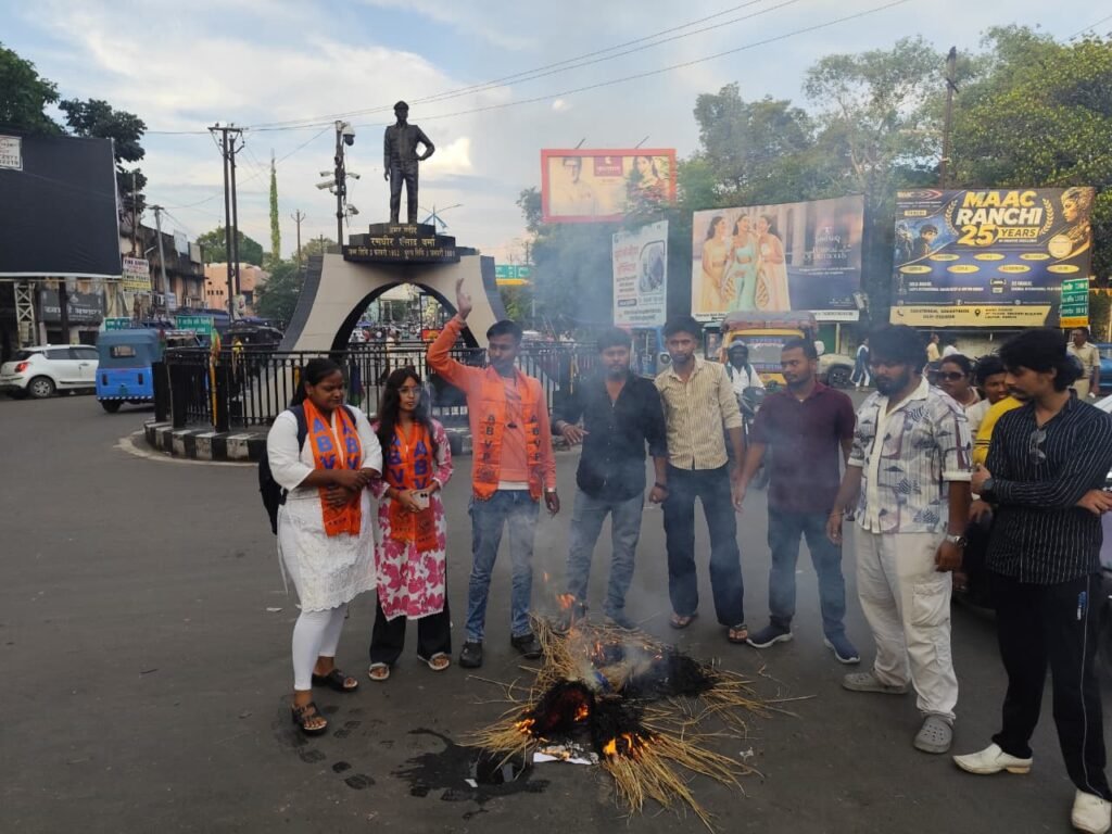JPSC-JSSC परीक्षा में कथित अनियमितताओं के विरोध में ABVP का प्रदर्शन, मुख्यमंत्री आवास घेराव के दौरान कार्यकर्ता हिरासत में