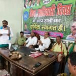 पाकुड़ में झामुमो ने मनाया विश्व आदिवासी दिवस, पारंपरिक वेशभूषा और नृत्य ने बांधा समां