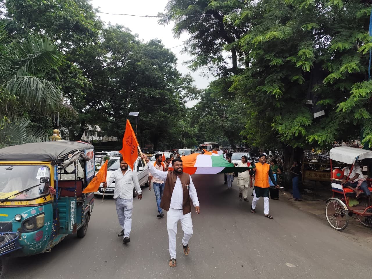 धनबाद में ABVP की तिरंगा यात्रा, सैकड़ों युवाओं ने लगाए भारत माता की जय के नारे