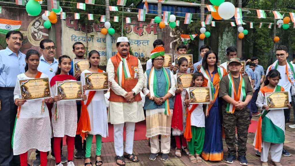 धनबाद में राष्ट्रभक्ति का उत्साह, विधायक राज सिन्हा ने कई स्थानों पर किया ध्वजारोहण