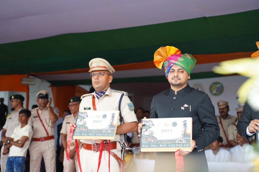 धनबाद में DMFT वेब पोर्टल और कॉफी टेबल बुक का शुभारंभ, विकास योजनाओं की मिलेगी डिजिटल जानकारी