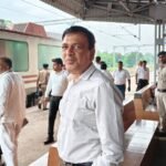 सिंदरी पहुंचे पूर्व मध्य रेलवे के GM छत्रसाल सिंह, औद्योगिक परियोजनाओं और यात्री सुविधाओं की समीक्षा