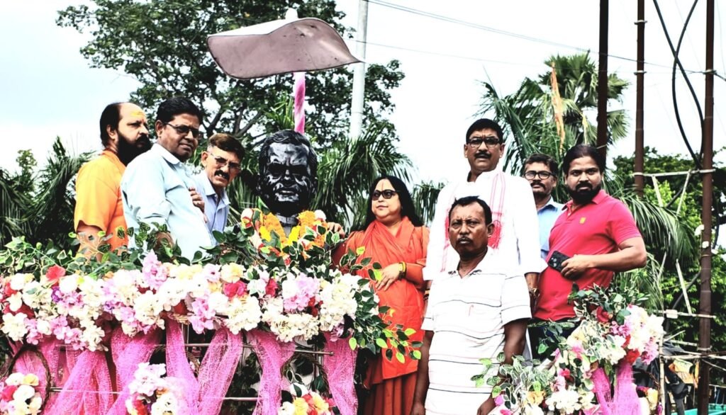 अटल बिहारी वाजपेयी की पुण्यतिथि पर धनबाद में श्रद्धांजलि, कार्यकर्ताओं ने आदर्शों पर चलने का लिया संकल्प