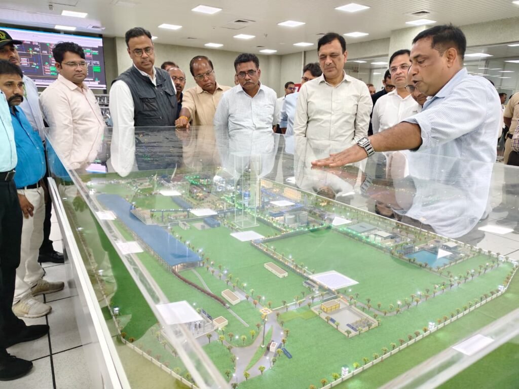 महाप्रबंधक छत्रसाल सिंह ने धनबाद-सिंदरी रेलखंड का किया निरीक्षण, अधिकारियों को दिए जरूरी निर्देश