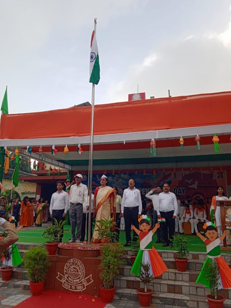 DAV कोयलानगर में 80वां स्वतंत्रता दिवस उत्साह से मनाया गया, विद्यार्थियों ने दी देशभक्ति प्रस्तुतियां