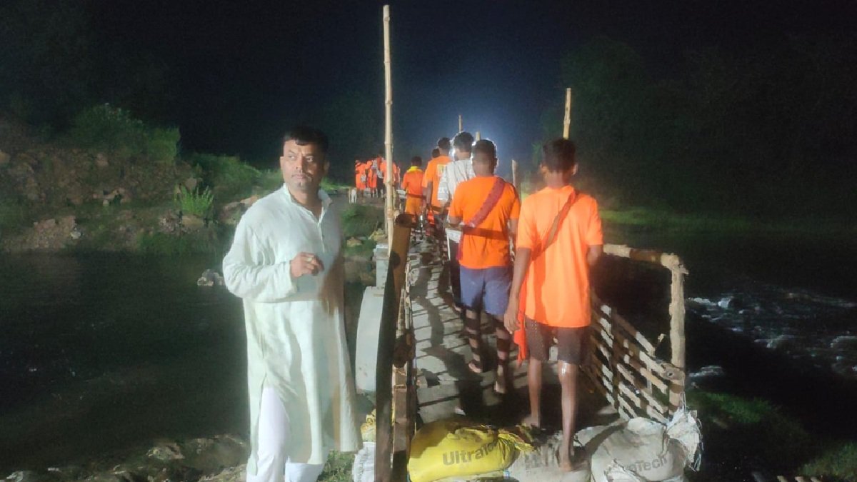 सीतारामपुर में श्रद्धालुओं की सुविधा के लिए श्मशान काली मंदिर के पास स्थायी पुल का निर्माण