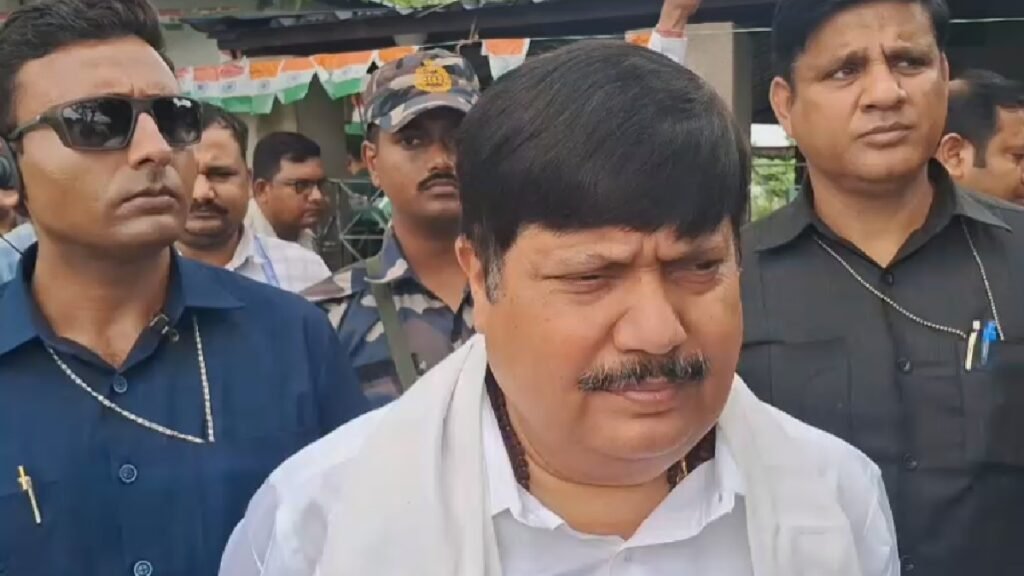 कुल्टी के रामपुर MVI कार्यालय में परिवहन मंत्री का औचक निरीक्षण