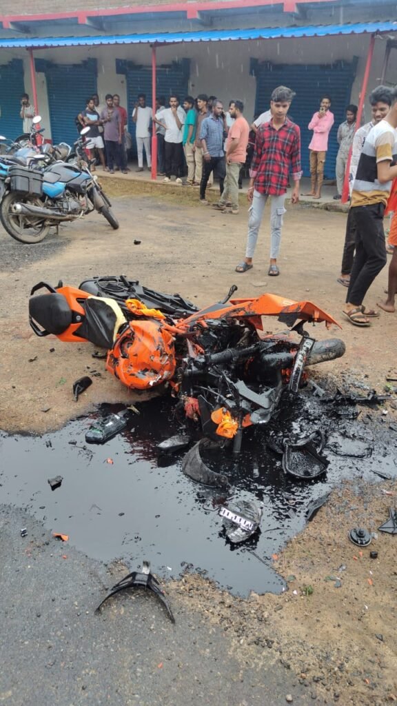 बलियापुर में बाइक और हाईवा की टक्कर, बाइक सवार बिपुल कुमार महतो की मौत