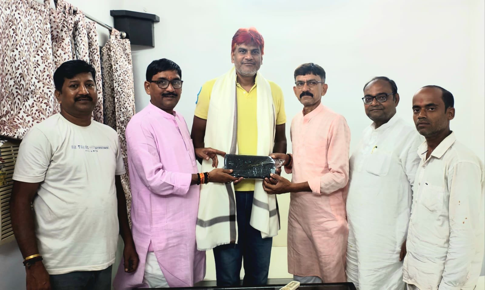 आयरलैंड से वॉलीबॉल कोच का प्रशिक्षण लेकर लौटे राकेश कुमार सिंह, भाजपा नेताओं ने दी बधाई