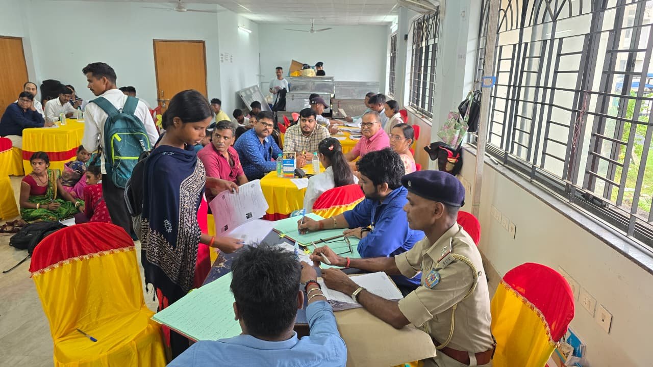 Dhanbad Home Guard Recruitment: टुंडी-बलियापुर के अभ्यर्थियों का मेडिकल और डॉक्यूमेंट वेरिफिकेशन पूरा
