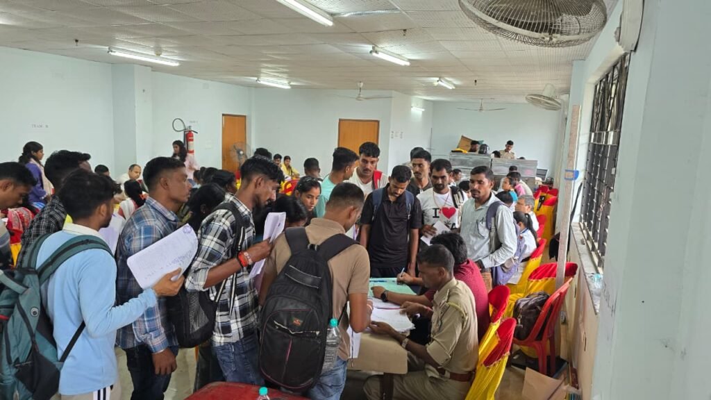 धनबाद में होमगार्ड बहाली: कलियासोल और बाघमारा के चयनित अभ्यर्थियों का मेडिकल व डॉक्यूमेंट वेरिफिकेशन पूरा
