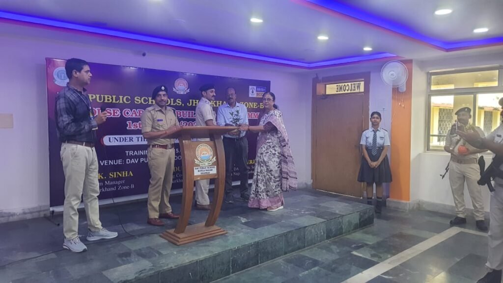 डीएवी कोयला नगर में साइबर सुरक्षा पर जागरूकता सत्र, 350 छात्रों को दी गई ऑनलाइन ठगी से बचने की जानकारी