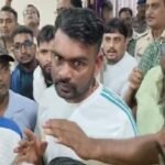 बरवाअड्डा थाना बना अखाड़ा! विधायक जयराम महतो पर मुखिया पुत्र ने लगाया गला दबाने का आरोप