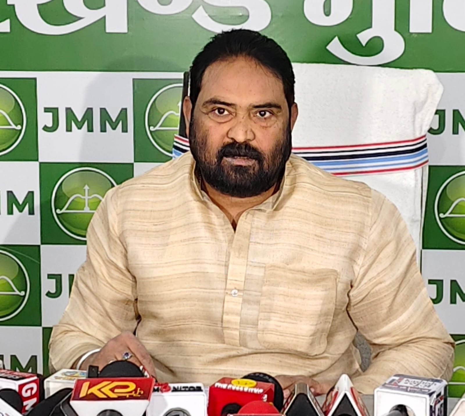 छात्रों को ढाल बनाकर राजनीति का आरोप, JMM ने BJP और बाबूलाल मरांडी पर साधा निशाना