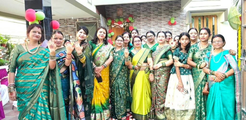 सूर्या हाइलैंड सिटी में भव्य सावन मिलन समारोह, हरे परिधान में सजी महिलाओं ने झूले और संगीत का उठाया आनंद