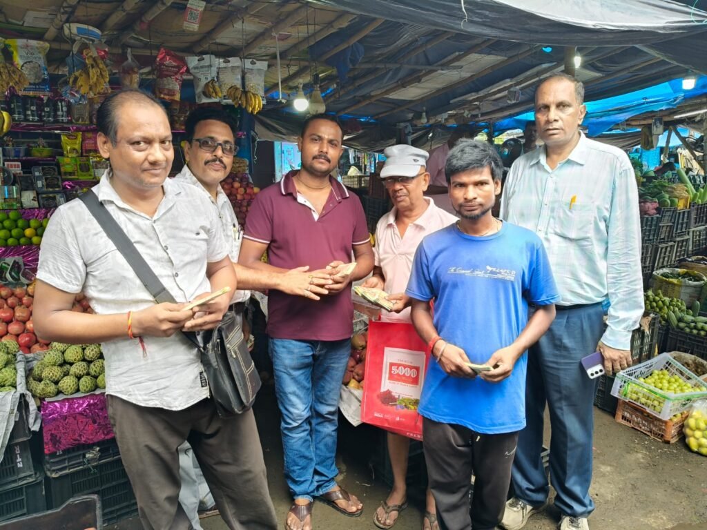 पाकुड़ में 250 दुकानदारों को मिले छुट्टे नोट, SBI और चैंबर ने चलाया अभियान