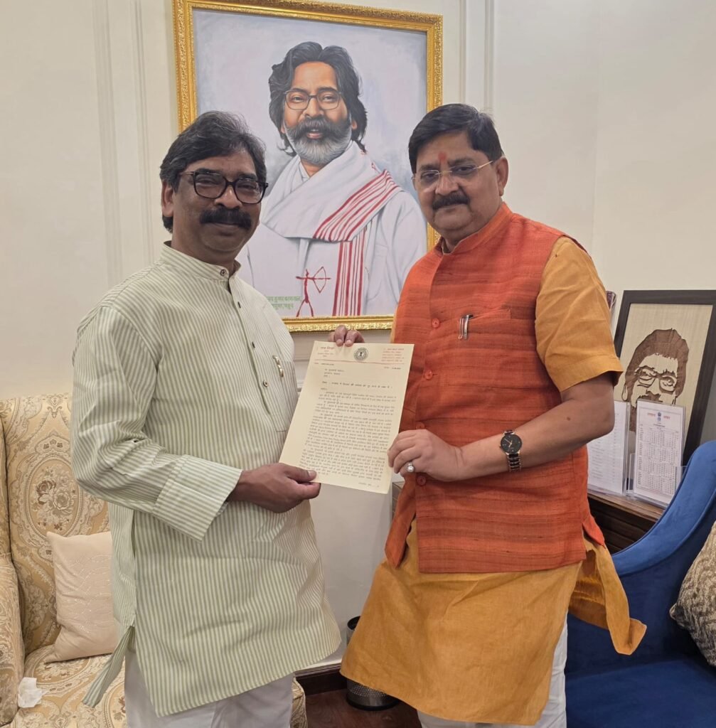धनबाद की पेयजल समस्या और 38 सड़कों को लेकर CM से मिले राज सिन्हा, 143 MLD योजना का उठाया मुद्दा