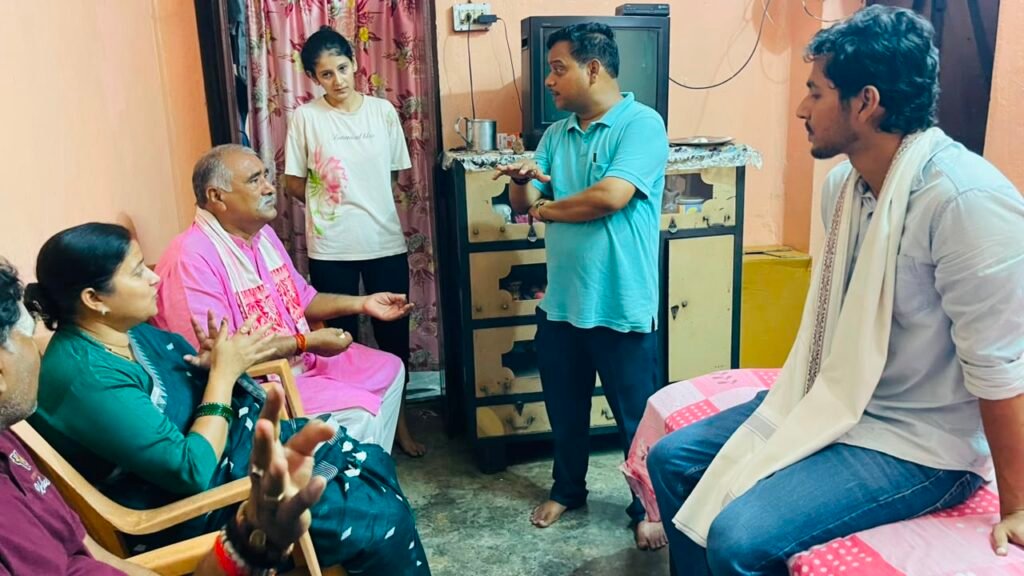 UPSC CAPF में सफलता पर ऋषभ ठाकुर का सम्मान, विधायक रागिनी सिंह ने दी बधाई