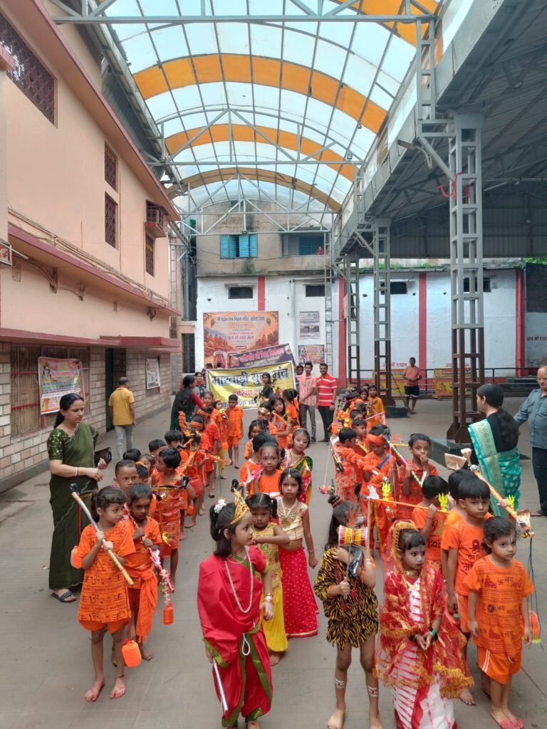 झरिया में बच्चों ने निकाली भव्य बाल कांवड़ यात्रा, भोलेनाथ के जयकारों से गूंजा शहर