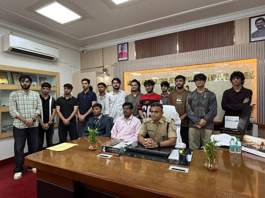 धनबाद में साइबर सुरक्षा अभियान को मिला नया सहयोग, IIT (ISM) के ‘साइबर साथी’ एक साल तक करेंगे जागरूक