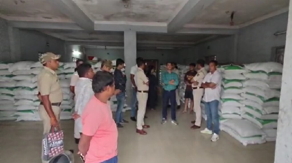 रानीगंज में चीनी की बढ़ती कीमत पर प्रशासन सख्त, गोदामों और दुकानों पर छापेमारी