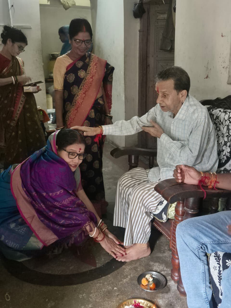 रक्षाबंधन पर तारा देवी ने भाई-बहनों संग बांटी खुशियां, देशवासियों को दी शुभकामनाएं