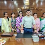 धनबाद में छात्राओं की शिकायत पर SSP ने लिया संज्ञान, स्कूल को मिले बर्तन और मोटर पंप