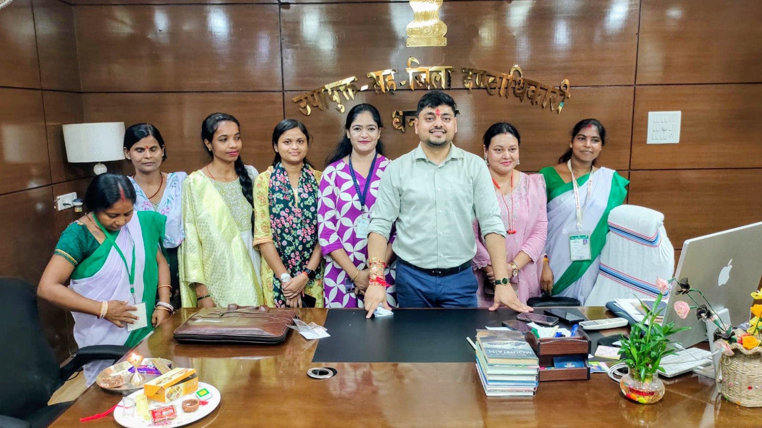 धनबाद में छात्राओं की शिकायत पर SSP ने लिया संज्ञान, स्कूल को मिले बर्तन और मोटर पंप