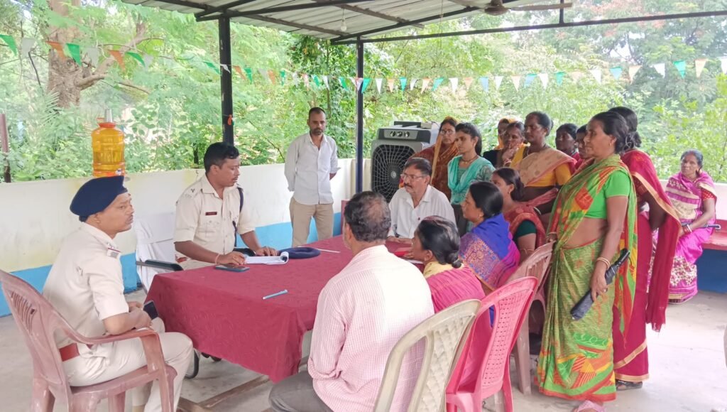 सरायकेला में झोलाछाप डॉक्टर के खिलाफ ग्रामीणों का प्रदर्शन, गिरफ्तारी की मांग को लेकर सिनी ओपी घेरा