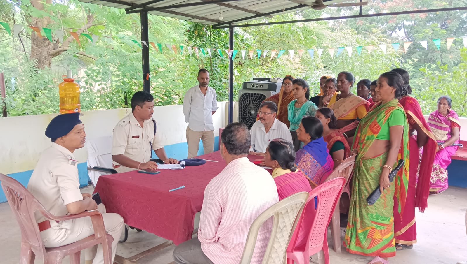 सरायकेला में झोलाछाप डॉक्टर के खिलाफ ग्रामीणों का प्रदर्शन, गिरफ्तारी की मांग को लेकर सिनी ओपी घेरा