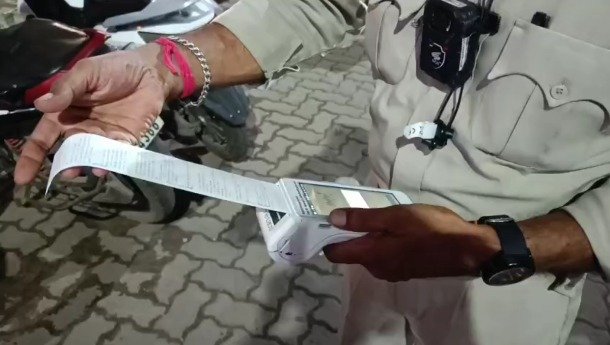 Durgapur Traffic News: सिटी सेंटर में नो-पार्किंग पर ट्रैफिक पुलिस की सख्ती, कई वाहनों का कटा चालान