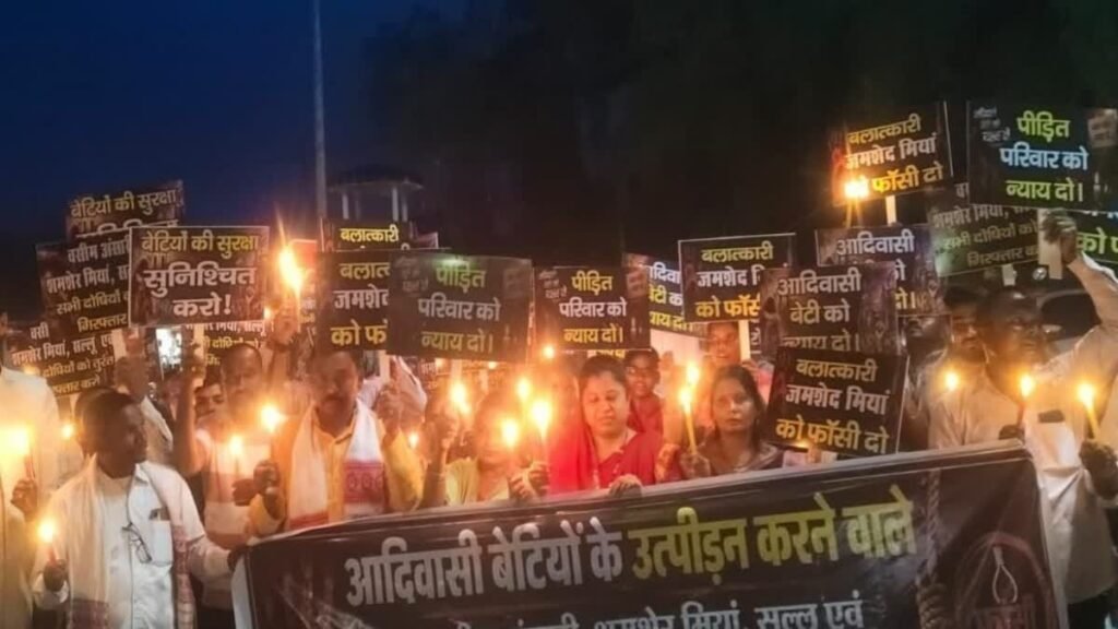पांकी में आदिवासी नाबालिग लड़कियों के अपहरण मामले पर कैंडल मार्च, आरोपियों की गिरफ्तारी की मांग