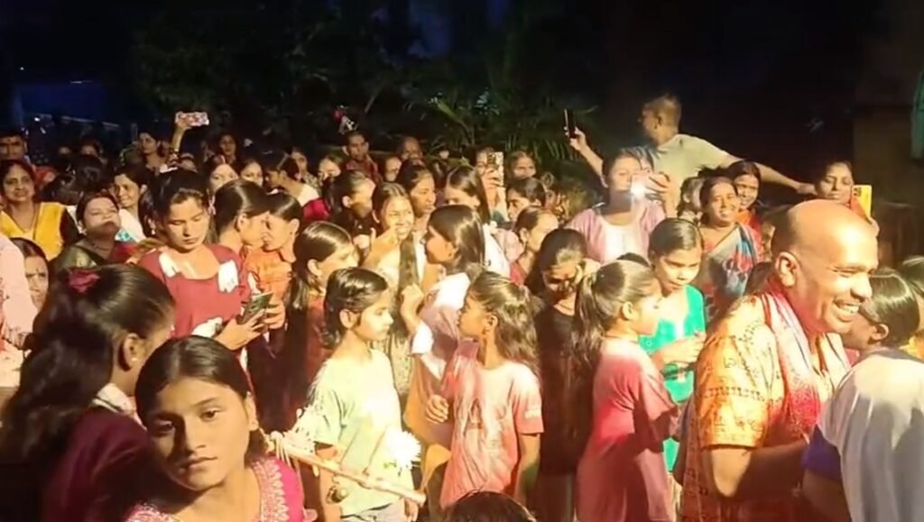प्रेम नगर से सैकड़ों कांवरिया सुल्तानगंज रवाना, उदय प्रताप सिंह ने राशन और नकद राशि देकर दी विदाई