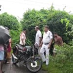 सालानपुर में बारिश का कहर, जहारगढ़ पुल पर स्कूटी बहने से 18 वर्षीय युवक लापता