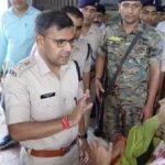 धनबाद में पुलिस मुठभेड़ के घायल आरोपियों से एसएसपी प्रभात कुमार ने SNMMCH में की पूछताछ