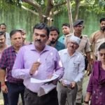 पाकुड़ पहुंचे मुख्य निर्वाचन पदाधिकारी के. रवि कुमार, नो-मैप मतदाताओं के घर जाकर की दस्तावेजों की जांच