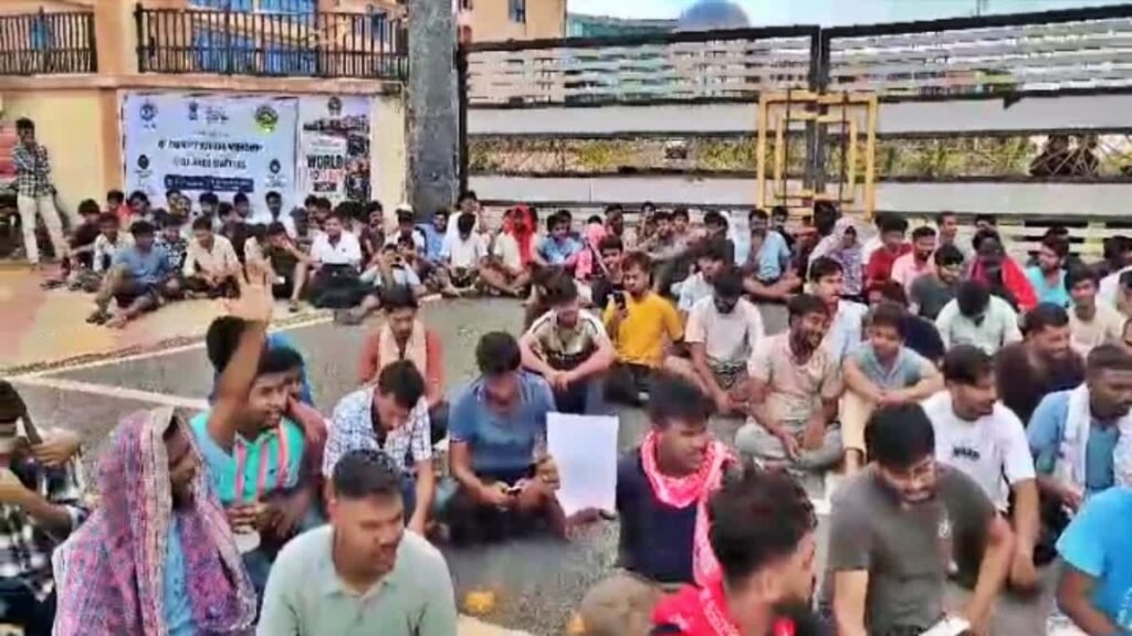 सेंट्रल यूनिवर्सिटी झारखंड में मेस शुल्क बढ़ोतरी पर छात्रों का विरोध, बातचीत के बाद धरना समाप्त