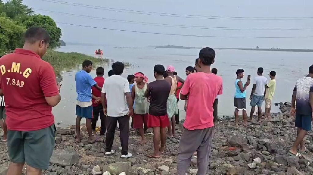 दामोदर नदी में नहाने गया 27 वर्षीय युवक लापता, DMG की टीम ने शुरू किया रेस्क्यू ऑपरेशन
