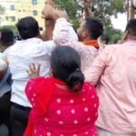 धनबाद भाजपा कार्यालय के बाहर पुतला दहन को लेकर हंगामा, आमने-सामने आए कांग्रेस-भाजपा कार्यकर्ता