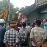 रानीगंज में बुलडोजर से गिराया गया घर, मालिक ने कहा- पूरा मुआवजा अभी तक नहीं मिला