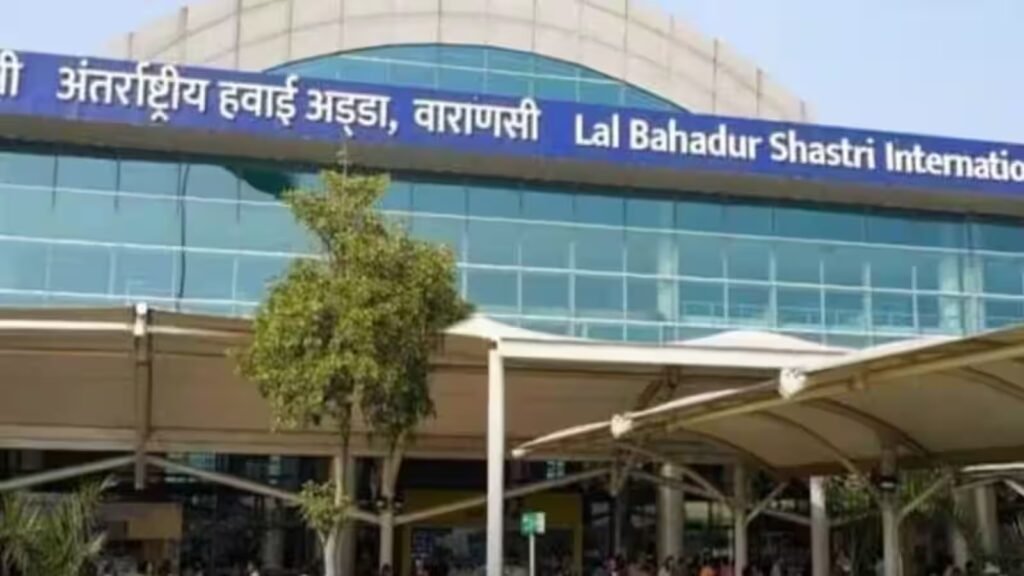 वाराणसी एयरपोर्ट पर लाइसेंसी पिस्तौल से चली गोली, दो स्क्रीनर घायल
