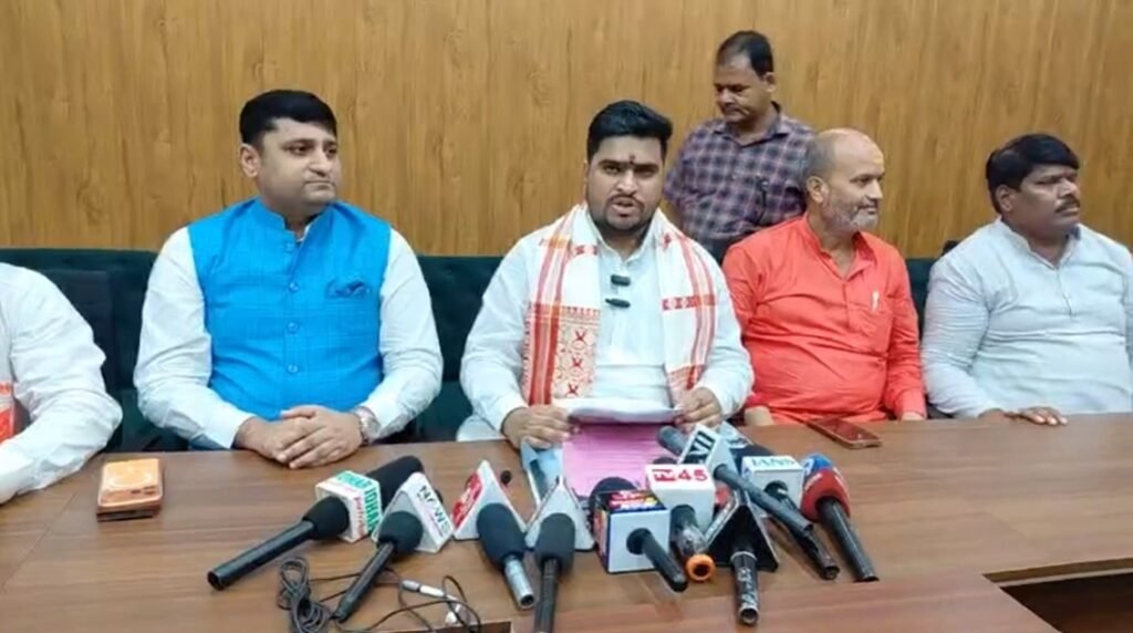 दिशा समिति के सदस्य देवेश तिवारी धनबाद पहुंचे, गिनाईं केंद्र सरकार की योजनाओं की उपलब्धियां