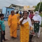 कतरास में धंसान पर सांसद ढुल्लू महतो का विरोध, महिलाओं ने लगाए नारे; घर खाली कर रहे लोग