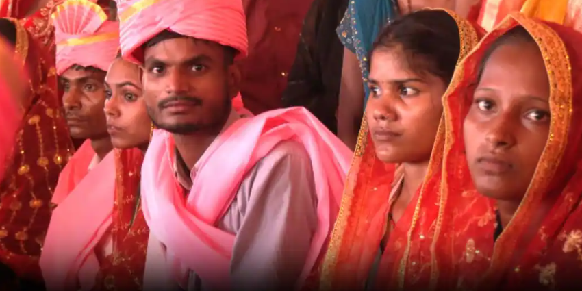सीतापुर में 565 जोड़ों ने थामा एक-दूसरे का हाथ, 14 मुस्लिम जोड़ों का भी हुआ निकाह