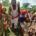 नेपाल बाढ़ की दर्दनाक तस्वीर: लापता अपनों का कुश से हो रहा अंतिम संस्कार, शोक मनाने की जगह भी नहीं