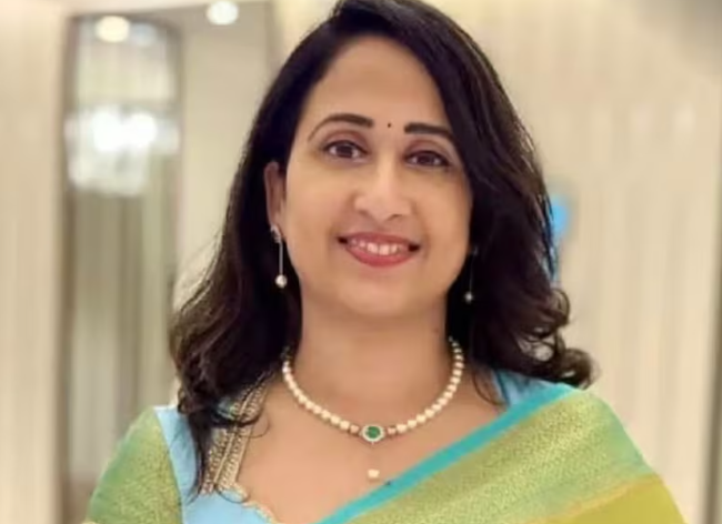 लंदन में नौकरी दिलाने के नाम पर ठगी का आरोप, यूट्यूबर ‘नंदूज वर्ल्ड’ गिरफ्तार