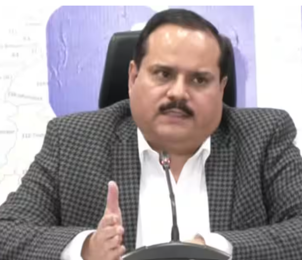 UP विधानसभा चुनाव की तैयारी शुरू, वाराणसी में EVM की फर्स्ट लेवल चेकिंग को लेकर अधिकारियों को ट्रेनिंग